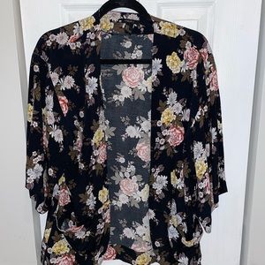 🖤forever 21 Floral Kimono​​​ 🖤​